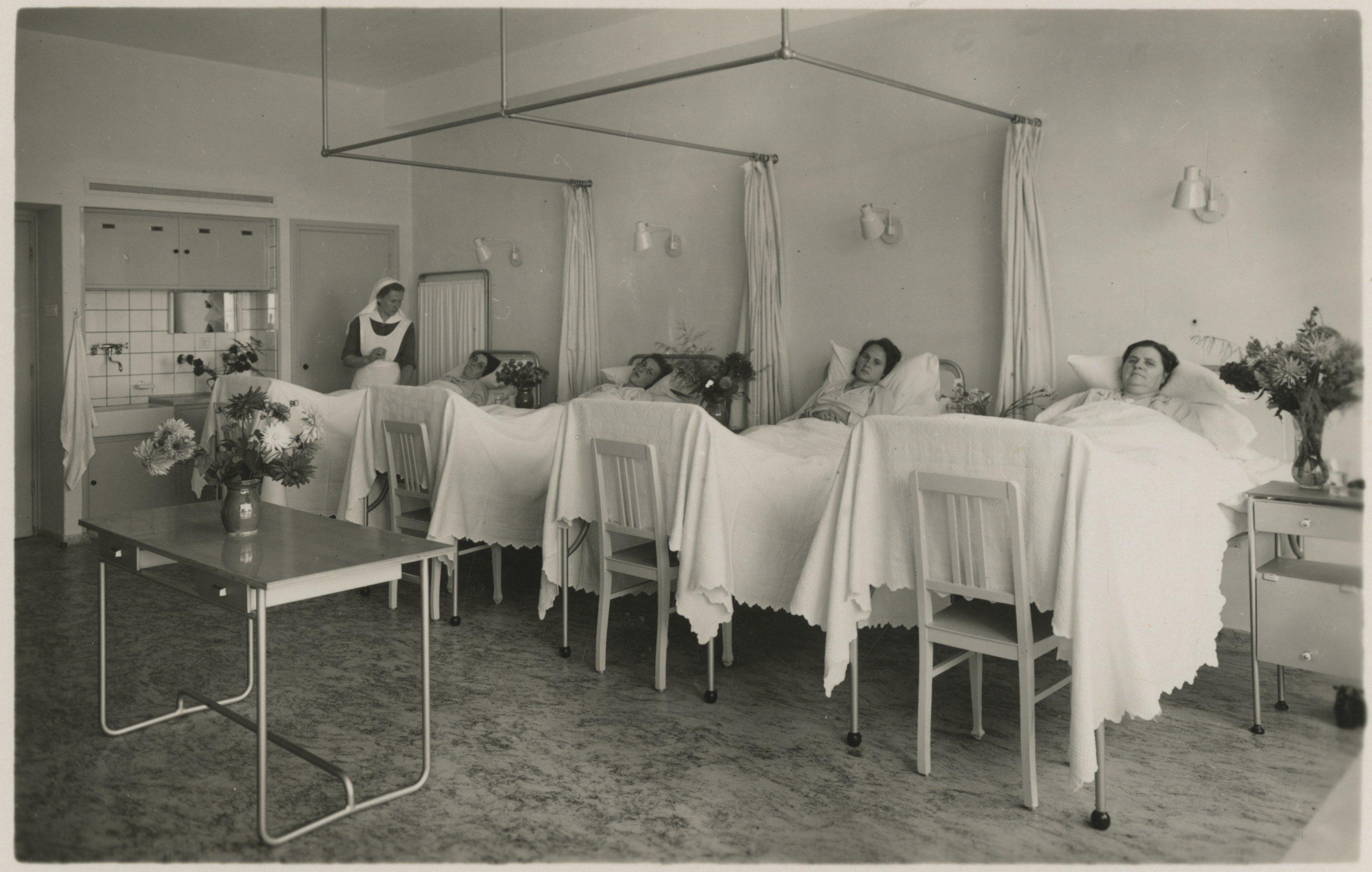 0.20241 ziekenzaaltje vrouwenafdeling ziekenhuis De Volharding 1939