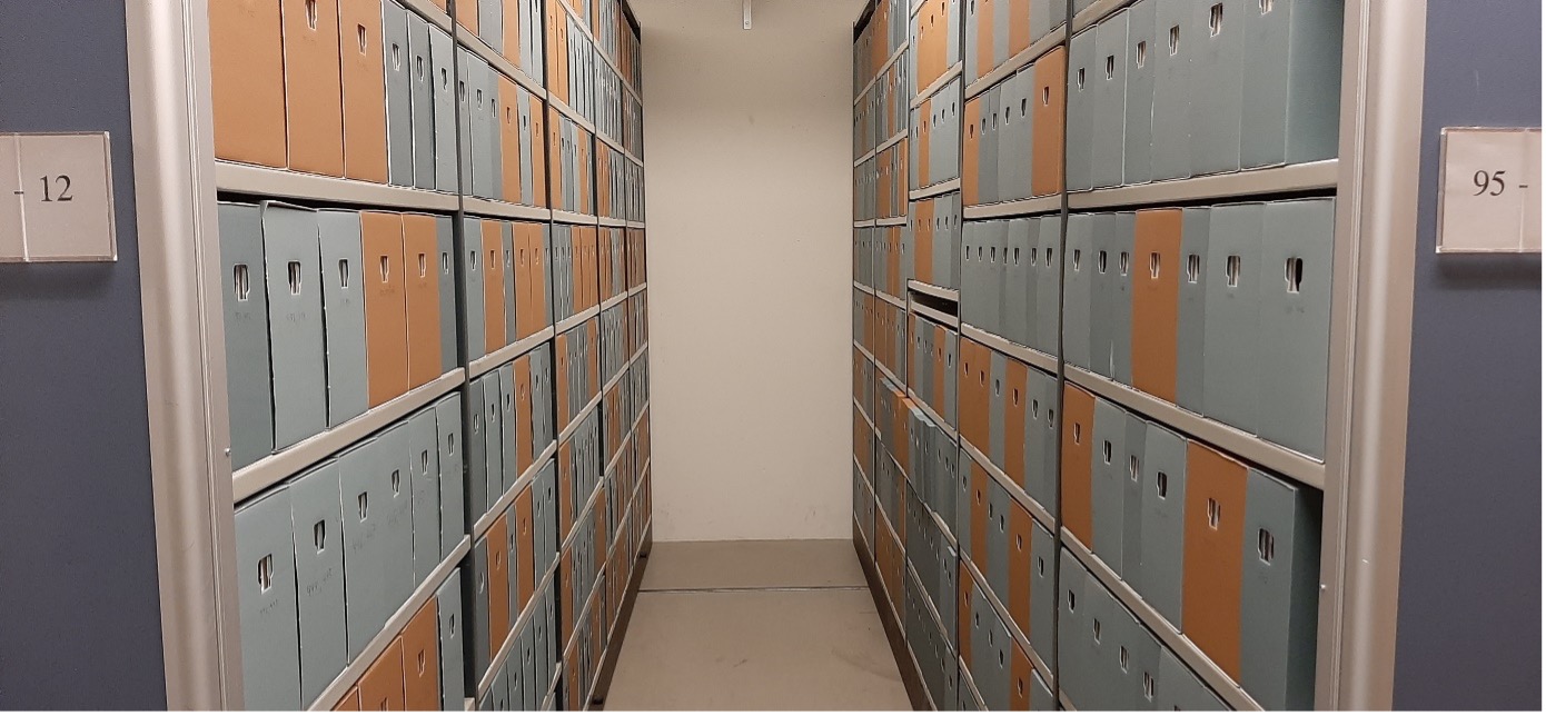 Het notarieel archief omgepakt en opgeborgen