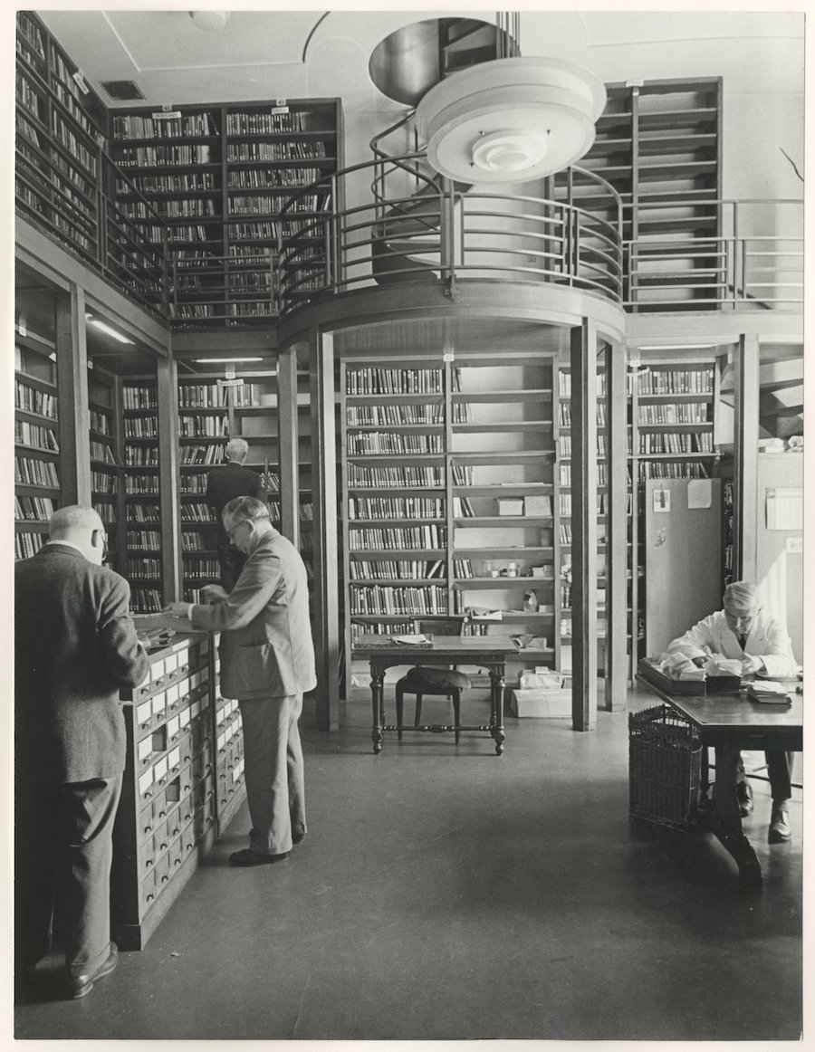 Bibliotheek van Sociëteit De Witte, 1966, foto: Fotobureau Meyer