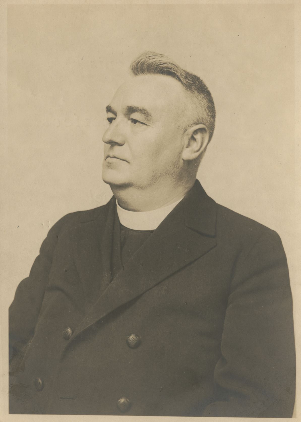J.H. Duymel, pastoor van de H. Sacramentskerk. Portret vervaardigd 'ter gedachtenis aan mijn zilveren priesterfeest, 1905 - 15 augustus - 1930'