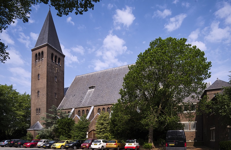 De voormalige R.K. kerk van het Allerheiligst Sacrament in 2018, foto Piet Gispen