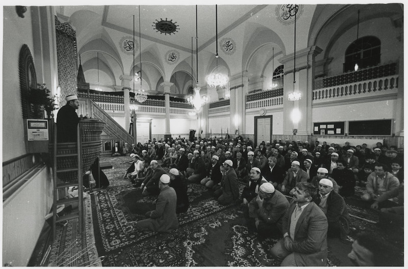 Wagenstraat, De moskee in de Wagenstraat tijdens een dienst in 1984 (fotograaf Stokvis)