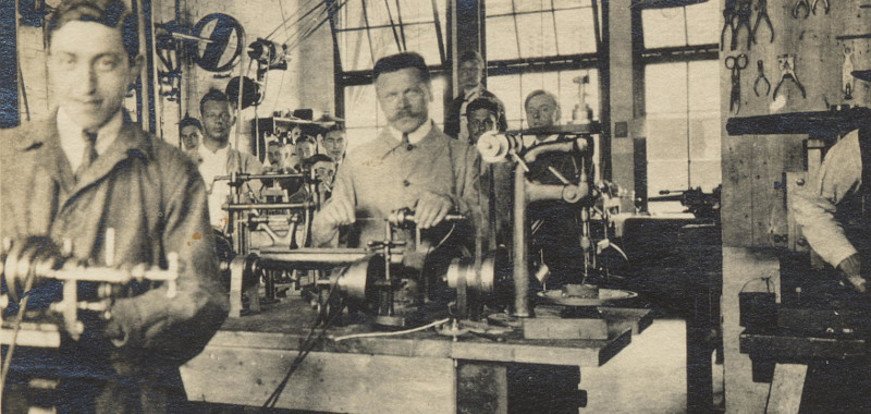 1920, Radiostudio van Hanso Idzerda (1885-1944), een Nederlandse ingenieur en radiopionier | Fotograaf: Paul van der Drift