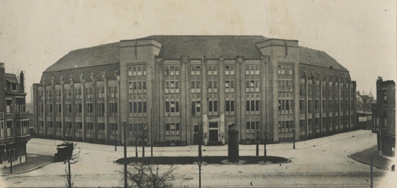 Spaarneplein, gebouw van de Postchque en girodienst, 1930. Fotograaf onbekend