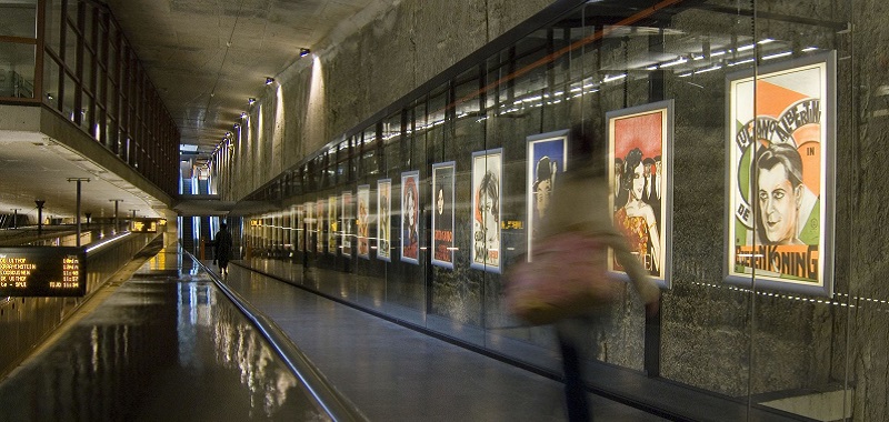 Tramtunnel Station Spui met De Galerij, 2005. Foto: Ton van der Woude