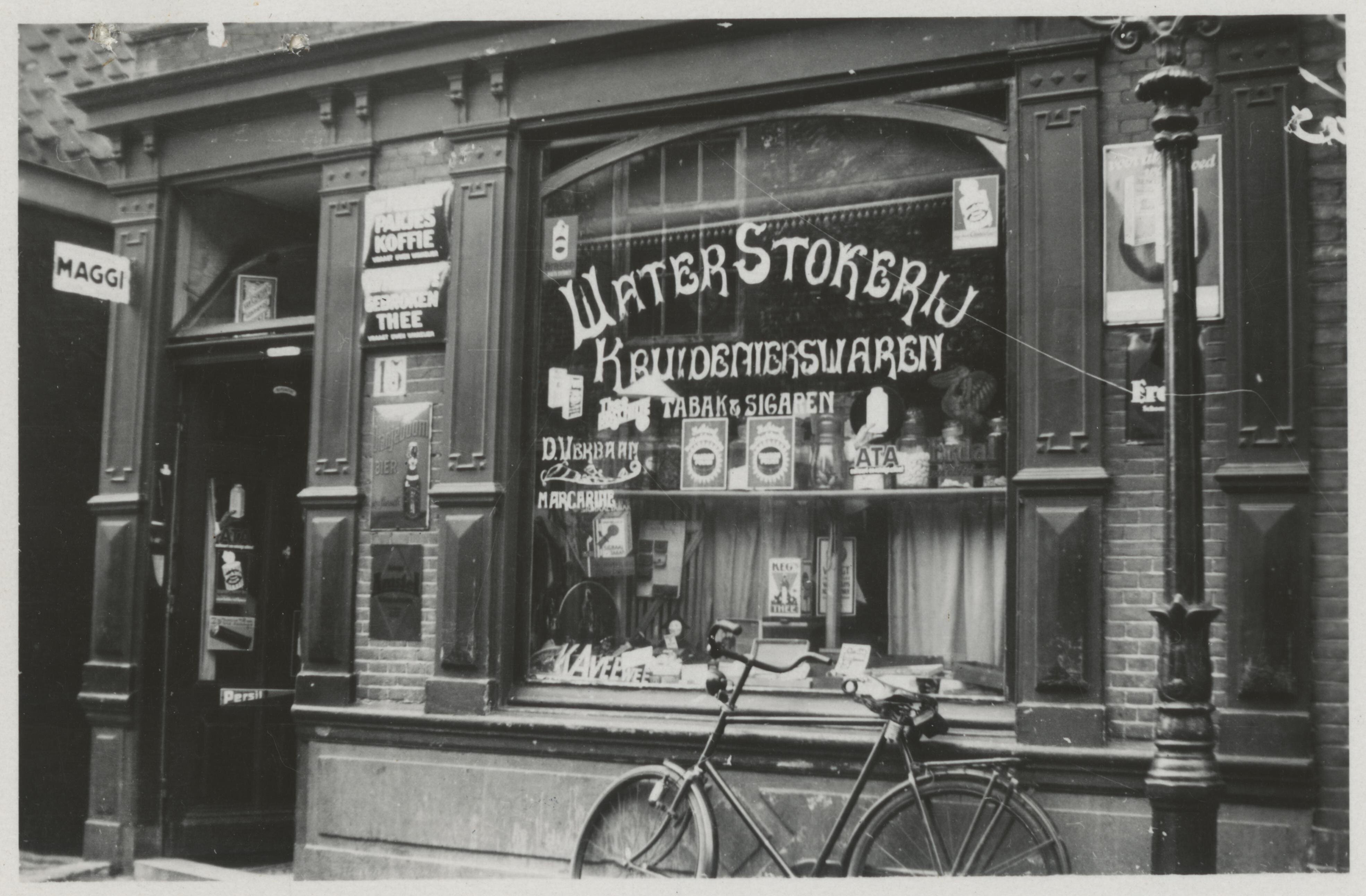 Werfstraat 15 winkel in kruidenierswaren annex waterstokerij van D. Verbaan, maker onbekend, 1934