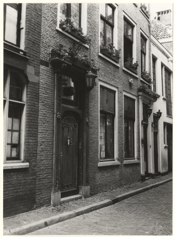 Kat aan gevel, 1960, foto Fotobureau Thuring