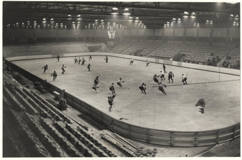 Jaap Edenweg, schaatscentrum De Uithof, 1972, collectie Haags Gemeentearchief Jaap Edenweg, schaatscentrum De Uithof, 1972, collectie Haags Gemeentearchief