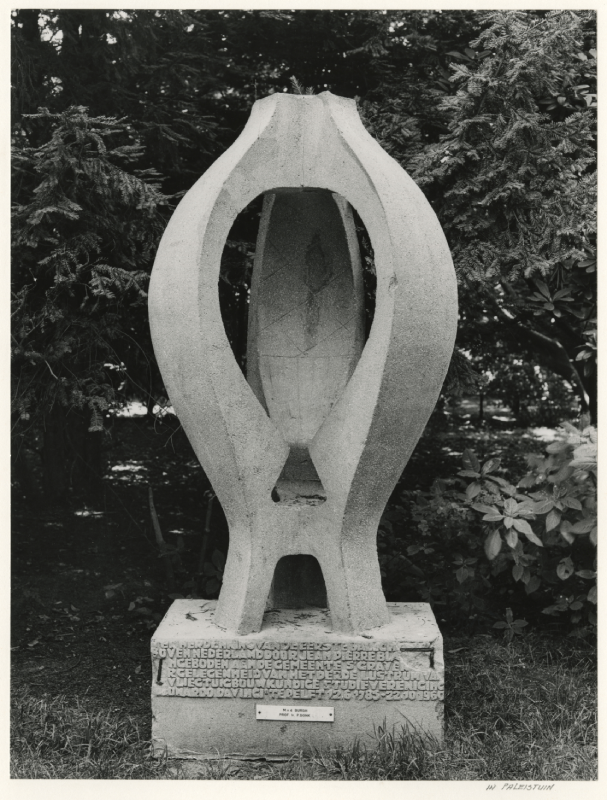 Herdenkingsbeeld van de eerste ballonvaart op 12 juli 1785 door Pierre Blanchard. Kunstenaars M. van de Burgh en P. Donk 1960. Foto Gemeente Den Haag