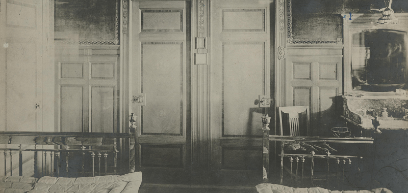 Hut van het schip Titanic, ingericht door de Koninklijke Nederlandse Meubelfabriek H.P. Mutters en Zoon, 1911 Interieur en meubels in de Titanic door Mutters