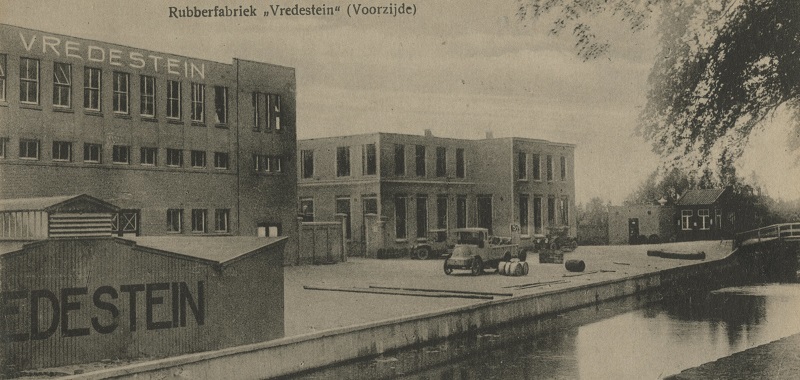 Ansichtkaart van rubberfabriek Vredestein circa 1910. Uitgever de Zoete